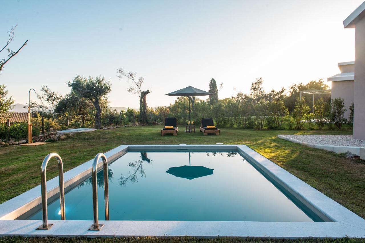 Villas Epta Karpi Complex Of 7 Luxury Villas Skriperon Exterior foto
