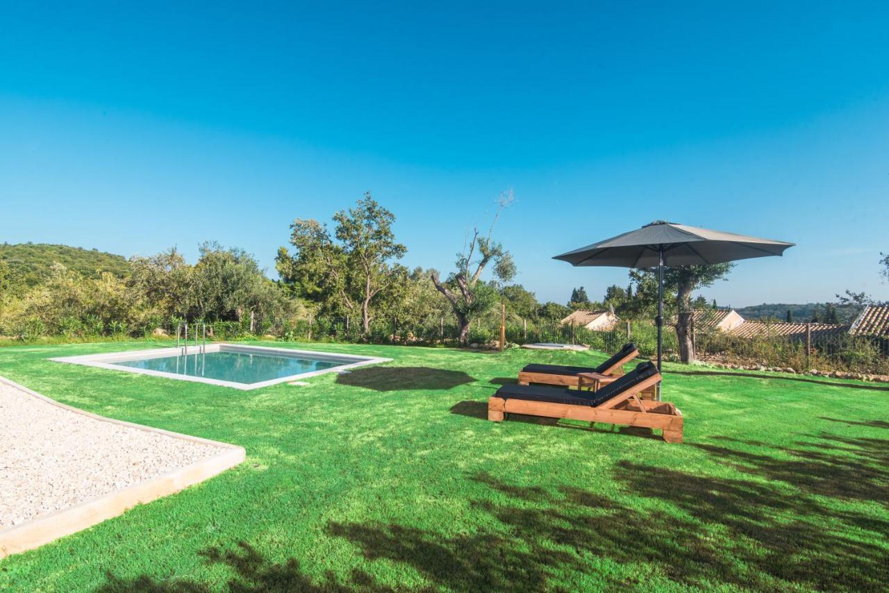 Villas Epta Karpi Complex Of 7 Luxury Villas Skriperon Exterior foto
